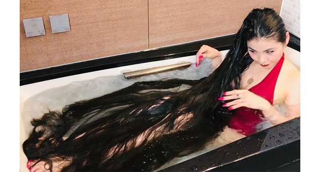 japan celebrity rin kambe has Six feet long hair