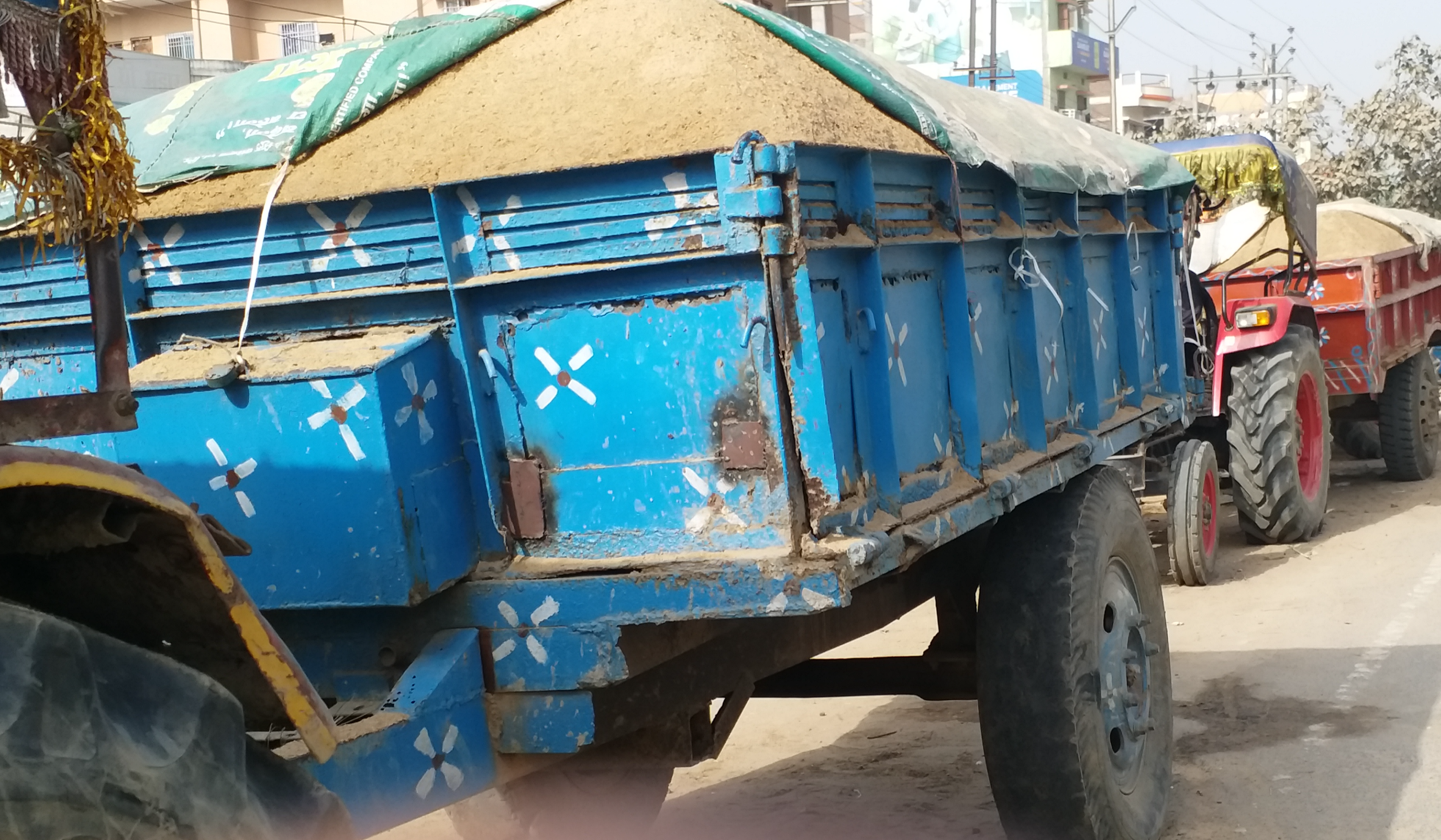 Sand load tractor trolley