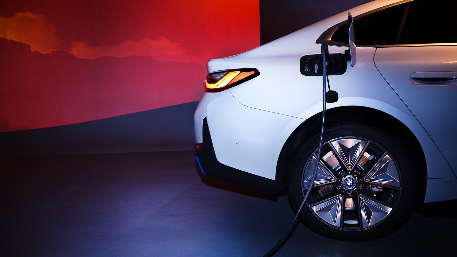 BMW,  1st all-electric sedan i4