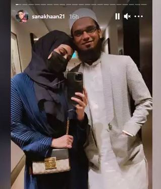 sana-khan-shares-mirror-selfie-with-husband-anas-saiyad