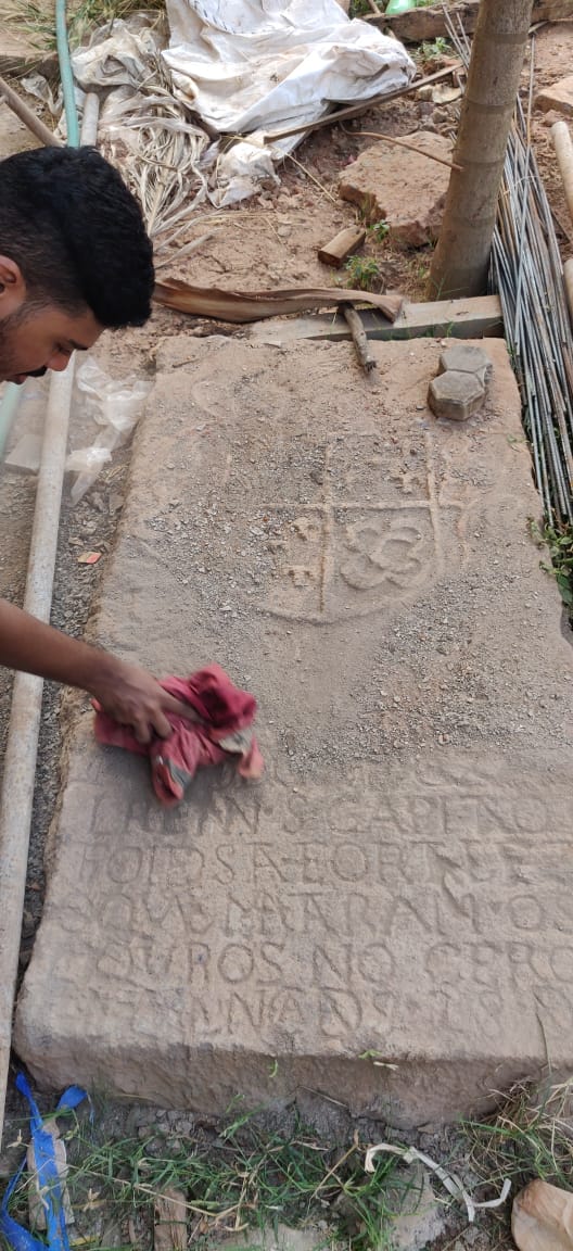 The Portuguese inscription is a tombstone of fort captain.