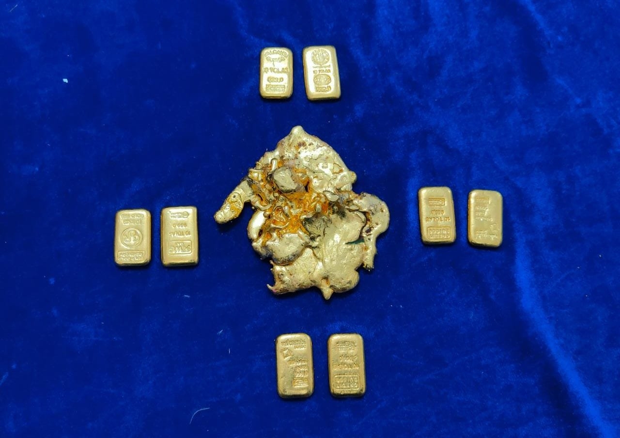 Customs at Chennai International Airport seized 5.55 kg gold worth Rs 2.53 crorse