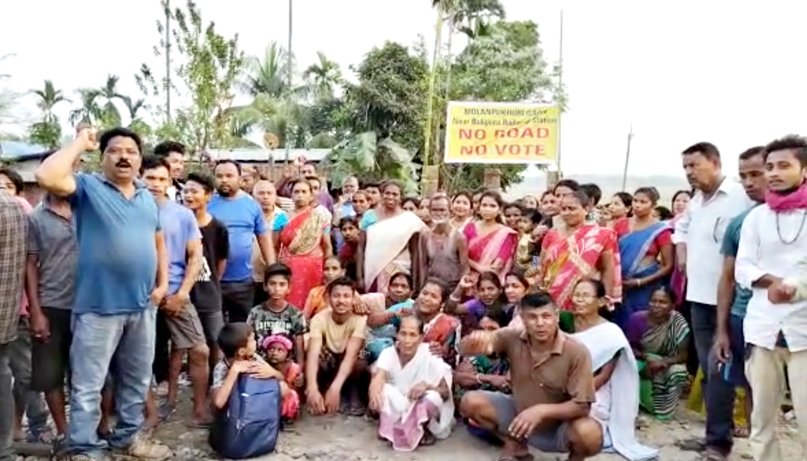 জন প্ৰতিনিধিৰ প্ৰৱেশ নিষিদ্ধ বালিপৰাৰ মোলানপুখুৰীত