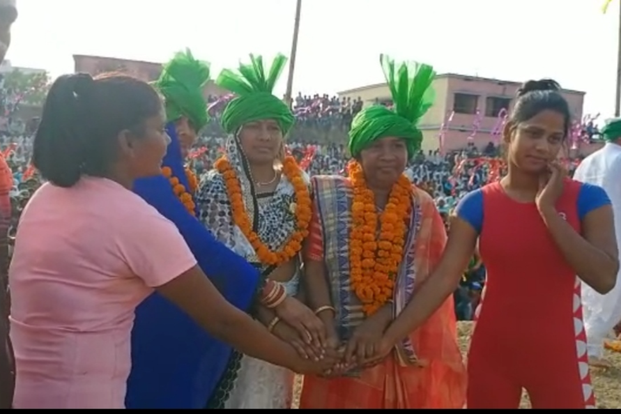 rohtas-people-are-stunned-to-see-the-stakes-of-women-wrestlers