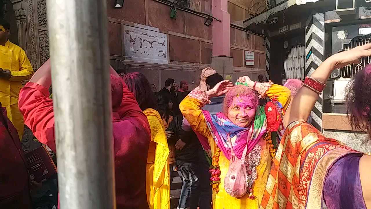 Mathura: Laddumar Holi celebration in Barsana