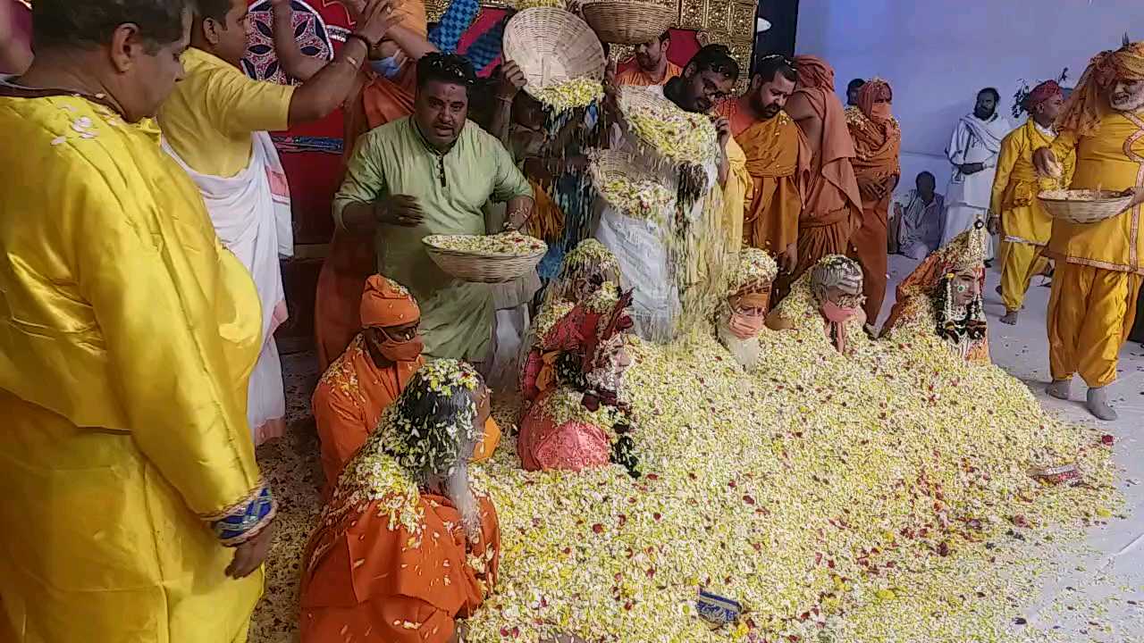 Mathura: Laddumar Holi celebration in Barsana