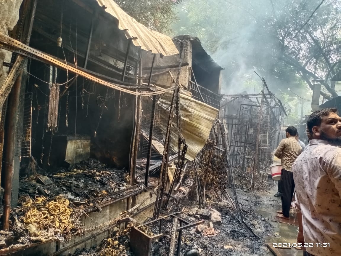 fire accident in jewellery shop at Nampally in Hyderabad