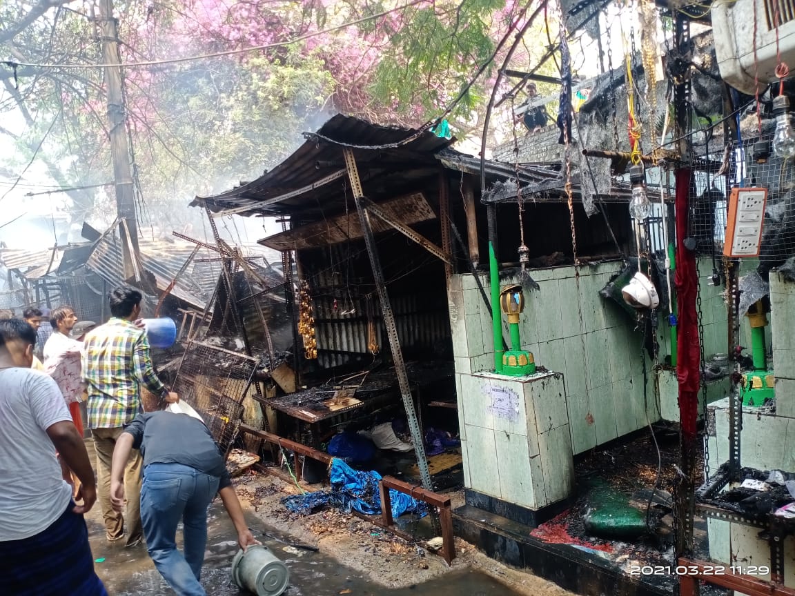 fire accident in jewellery shop at Nampally in Hyderabad