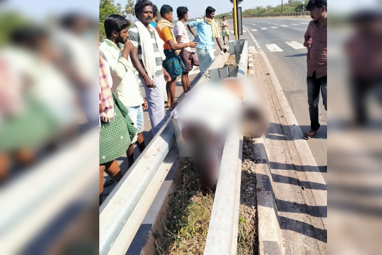 accident between car and bike at hosapete ; one died