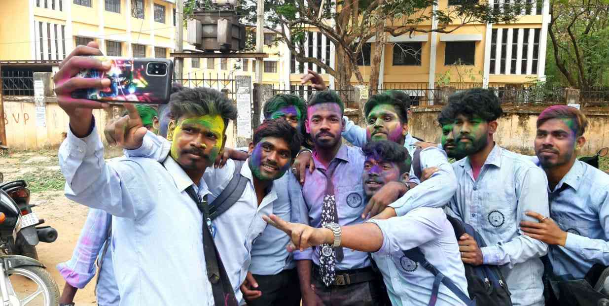 holi-celebration-organized-at-dspmu-in-ranchi