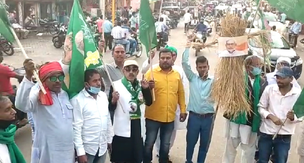 protest in bihar assembly till jharkhand effigy of bihar cm nitish kumar burnt