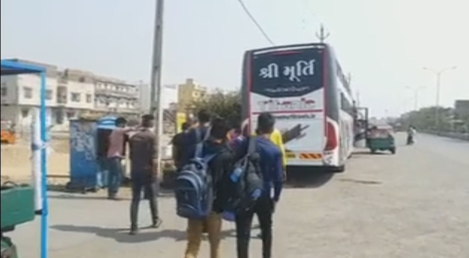 Migrant workers fleeing Surat because of rumour