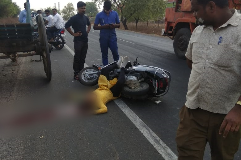 Community Health Officer died, Community Health Officer died in road accident, Community Health Officer died in road accident at Kalaburagi, Kalaburagi accident news, ಸಮುದಾಯ ಆರೋಗ್ಯ ಅಧಿಕಾರಿ ಸಾವು, ರಸ್ತೆ ಅಪಘಾತದಲ್ಲಿ ಸಮುದಾಯ ಆರೋಗ್ಯ ಅಧಿಕಾರಿ ಸಾವು, ಕಲಬುರಗಿಯಲ್ಲಿ ರಸ್ತೆ ಅಪಘಾತದಲ್ಲಿ ಸಮುದಾಯ ಆರೋಗ್ಯ ಅಧಿಕಾರಿ ಸಾವು, ಕಲಬುರಗಿ ರಸ್ತೆ ಅಪಘಾತ ಸುದ್ದಿ,