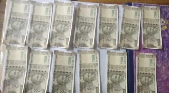 ஓசூரில் கள்ளநோட்டு புழக்கம்  கள்ளநோட்டு  Fake Money Circulation in Hosur  Fake Money  Man arrested for circulating counterfeit notes in Hosur  ஓசூரில் கள்ளநோட்டுக்களை புழக்கத்தில் விட்ட நபர் கைது