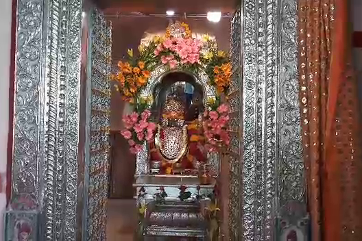 Mahanta's throne in Brahma temple,  Brahma temple in Pushkar,  Brahma temple Mahanta's throne