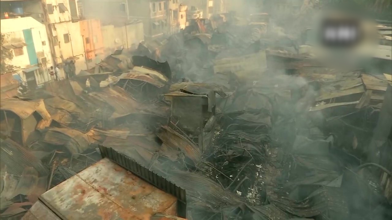 fire that broke out at Fashion Street market in Pune