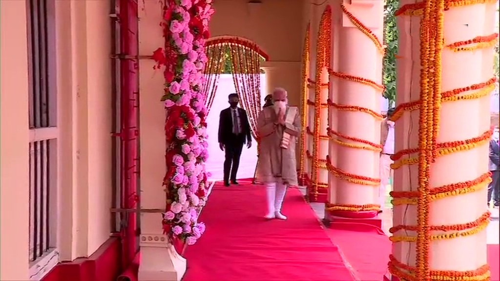 PM Modi offers prayer at centuries-old Jeshoreshwari Kali temple in Bangladesh