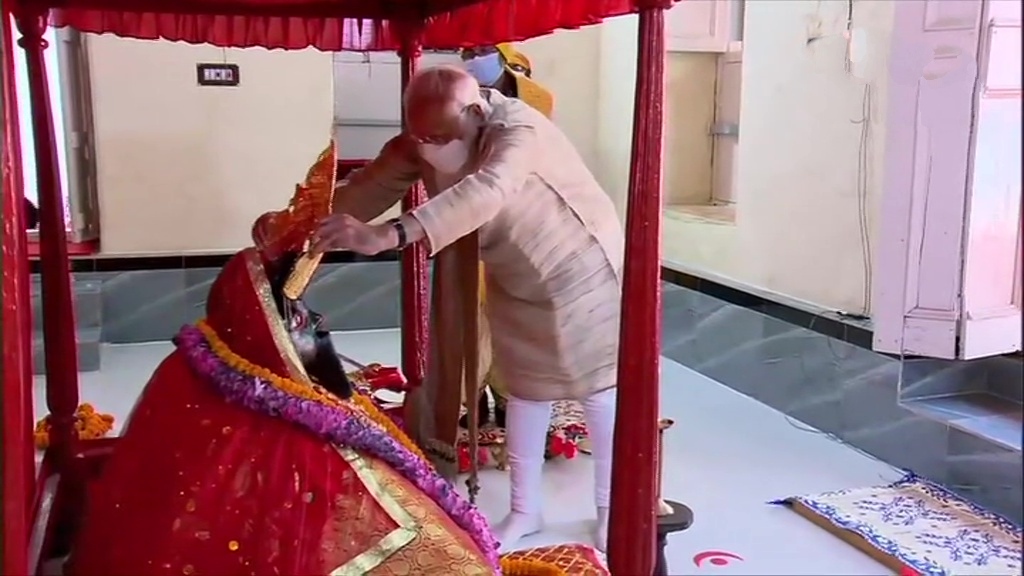 PM Modi offers prayer at centuries-old Jeshoreshwari Kali temple in Bangladesh