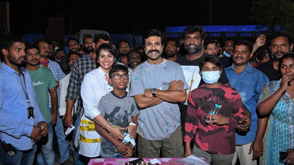 Ram charan Birthday celebrates in RRR set