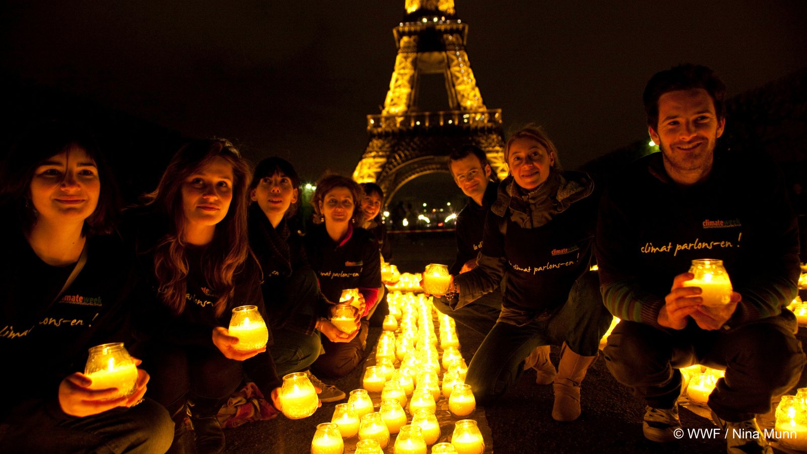 earth hour in paris