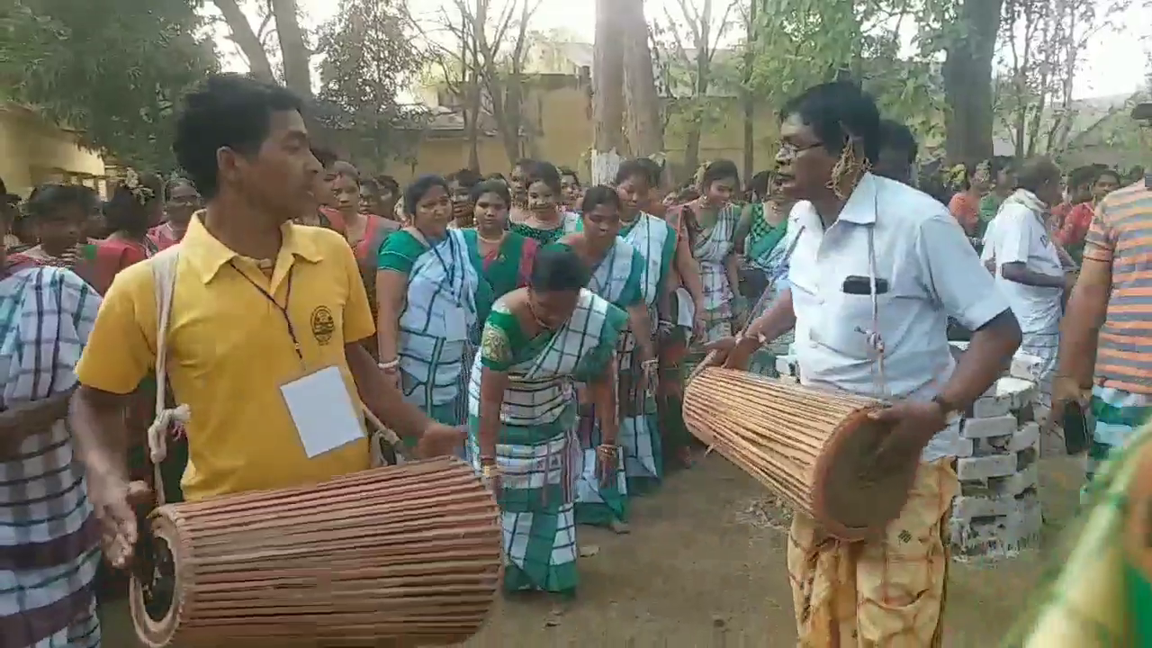 major-festival-of-santhal-tribals-dishom-baha-in-jharkhand-celebrated