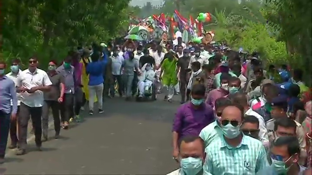 Mamata conducts massive roadshow in Nandigram