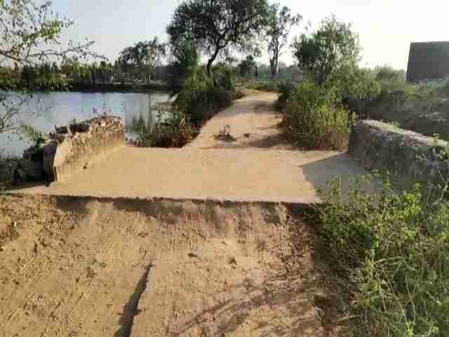 Kankita village in Jarmundi block area in Dumka is far from development, accusing local administration and representatives of ignoring village