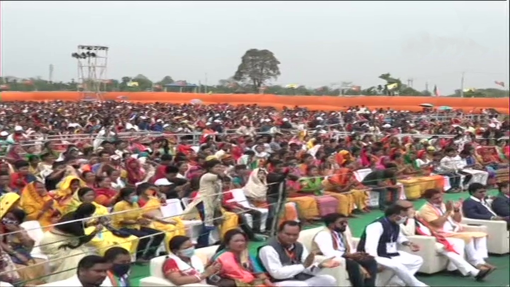 people have yet again shown a Red Card to Congress and its Mahajot: MODI in assam