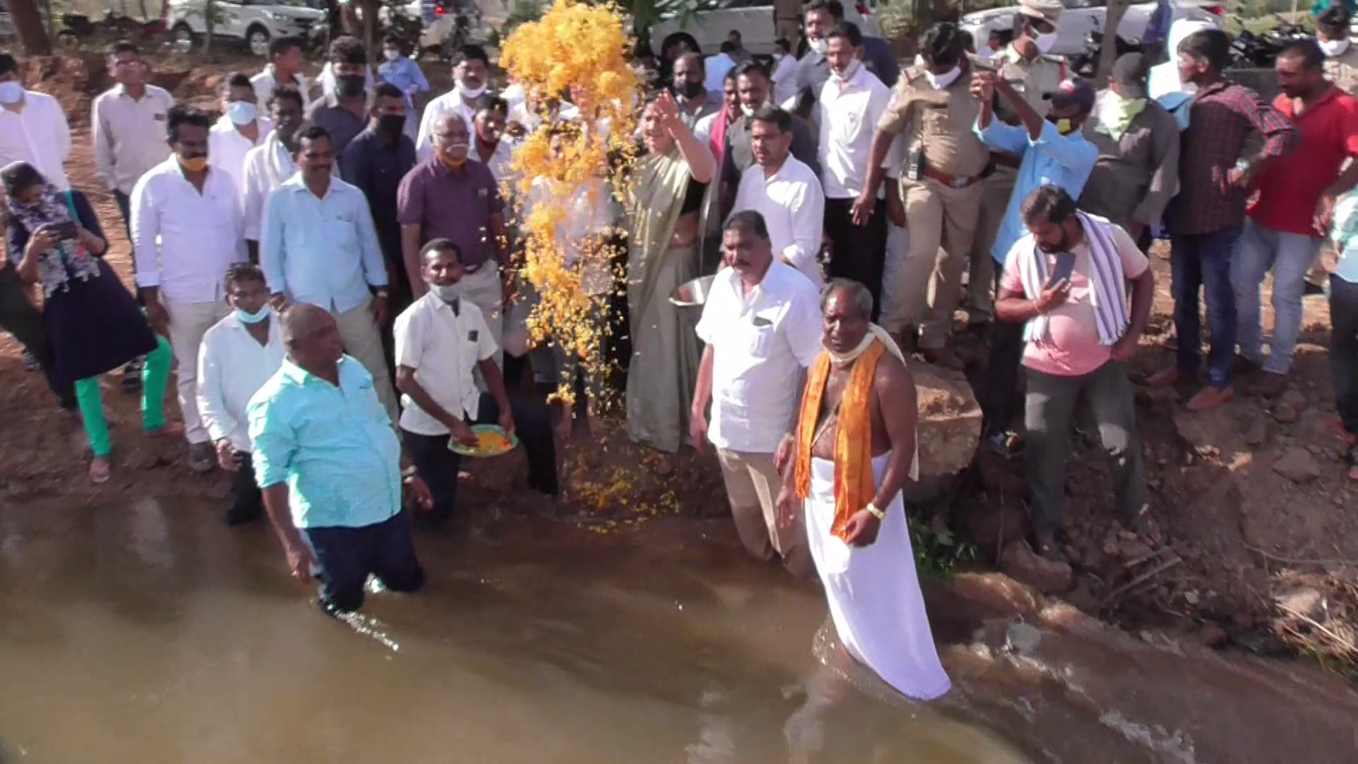 Minister Satyavathi Rathod conducted pujas for Kaleshwaram waters in Mahabubabad district