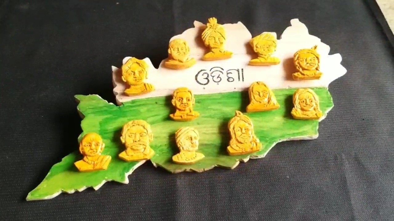 sand artist did carvings of Odia birputra in wood