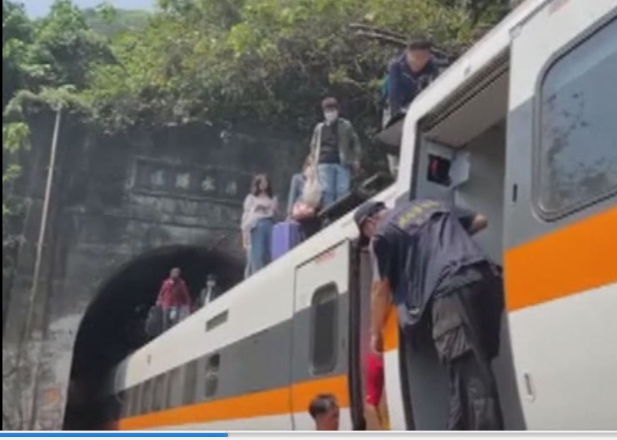 Taiwan train derailment