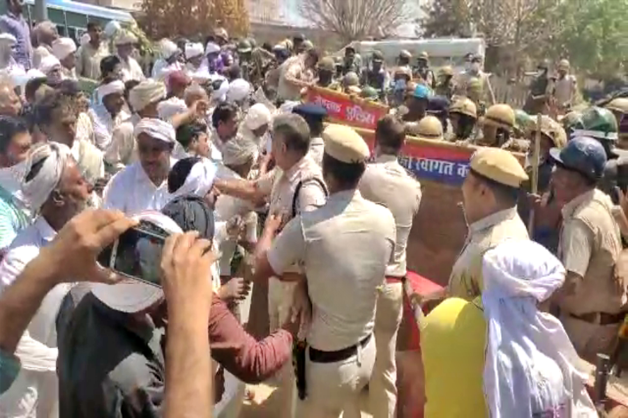 cm manohar lal helicopter landed in sunaria jail after farmers protest in rohtak