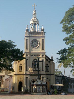 Vallarpadam Church Kochi, pandemic getaway, easter