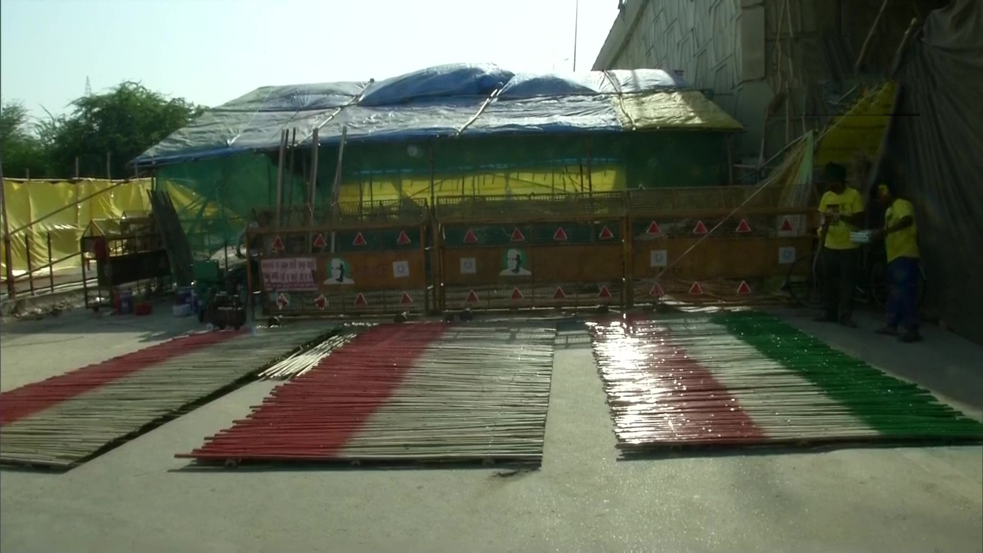 As NCR reels under heat, farmers at Ghazipur (Delhi-UP) border are building tricolour-themed bamboo huts.