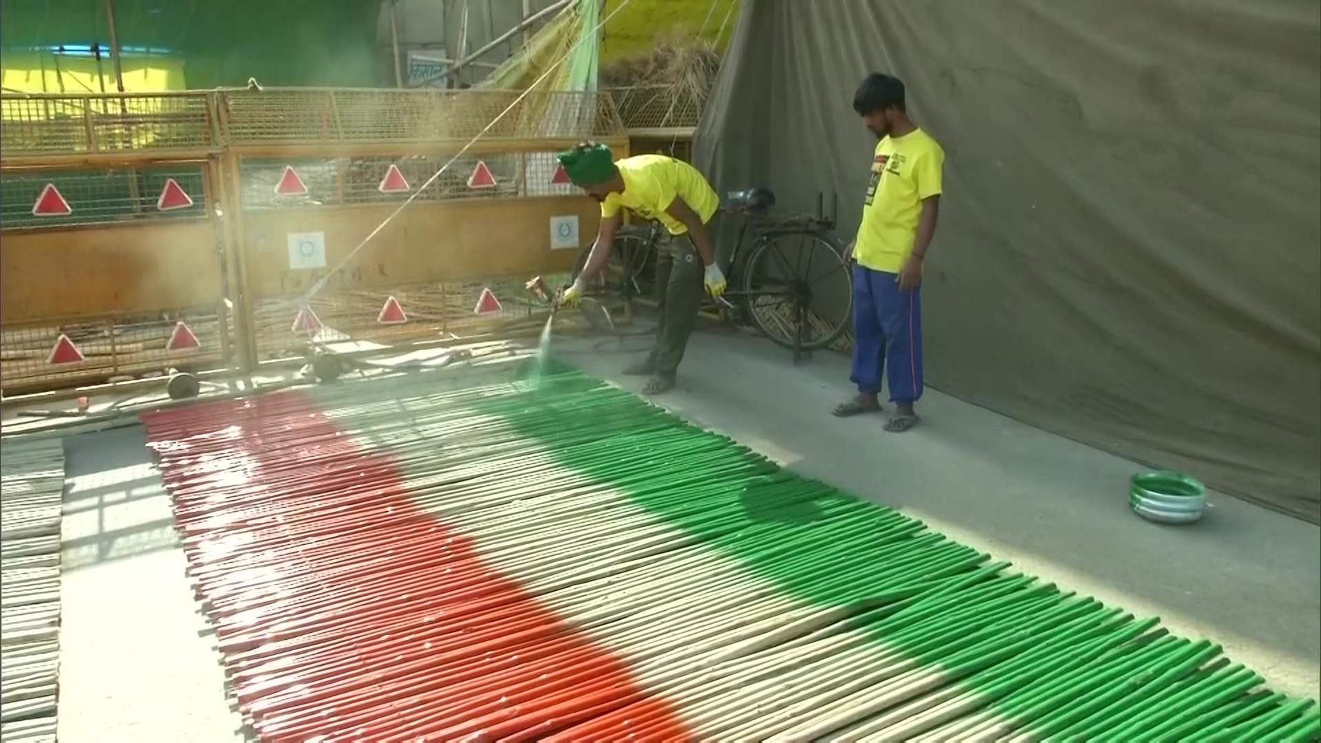 As NCR reels under heat, farmers at Ghazipur (Delhi-UP) border are building tricolour-themed bamboo huts.