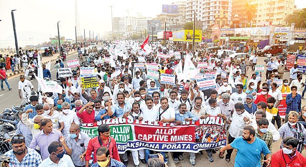 protest-at-vishaka-beach-road-against-steel-plant-privatisation-issue