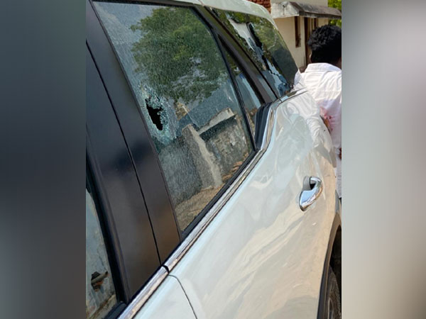 AIADMK MP Ravindranath's car attacked in Bodinayakanur