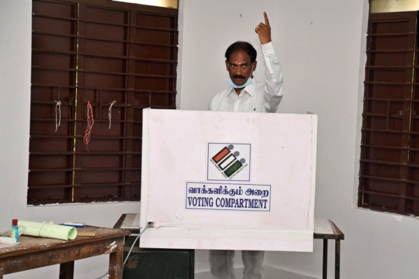 BJP Puducherry President V.Saminathan casts his vote