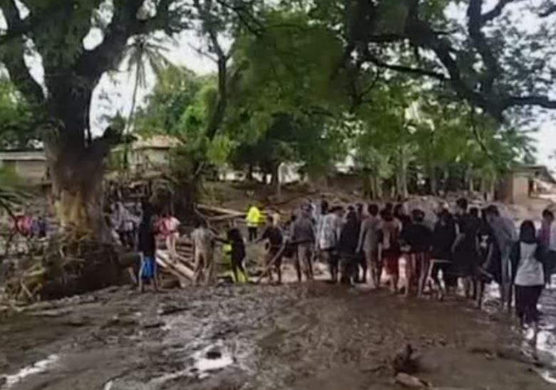 Landslides, floods kill over 100 in Indonesia