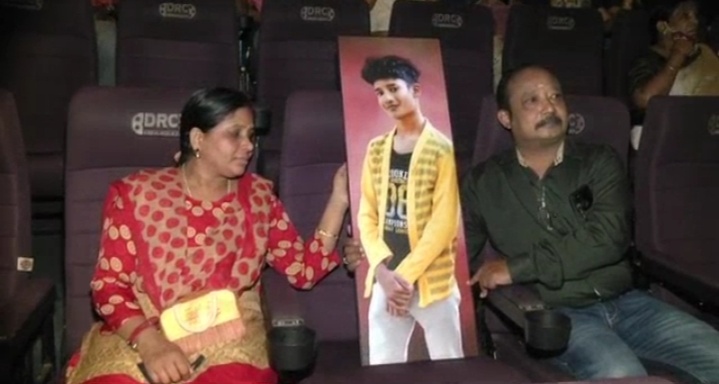 చనిపోయిన కొడుకు ఫొటోతో సినిమా, parents bought tickets for dead son