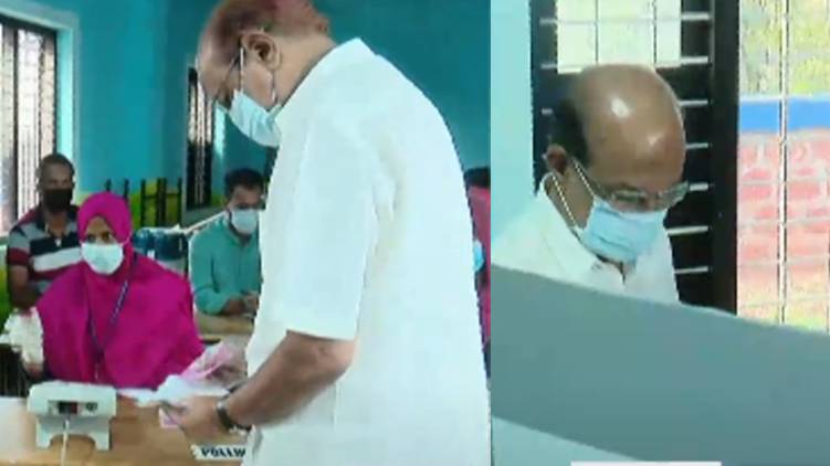 Leaders voting  Leaders  VIP  VIP voters  voting  വോട്ട് രേഖപ്പെടുത്തി പ്രമുഖര്‍  വോട്ട്  പ്രമുഖര്‍  സമ്മതിദാന അവകാശം