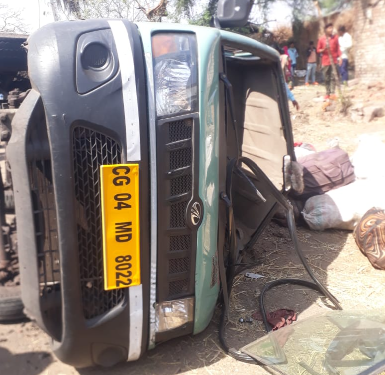 Seventeen workers injured in road accident in Bemetara