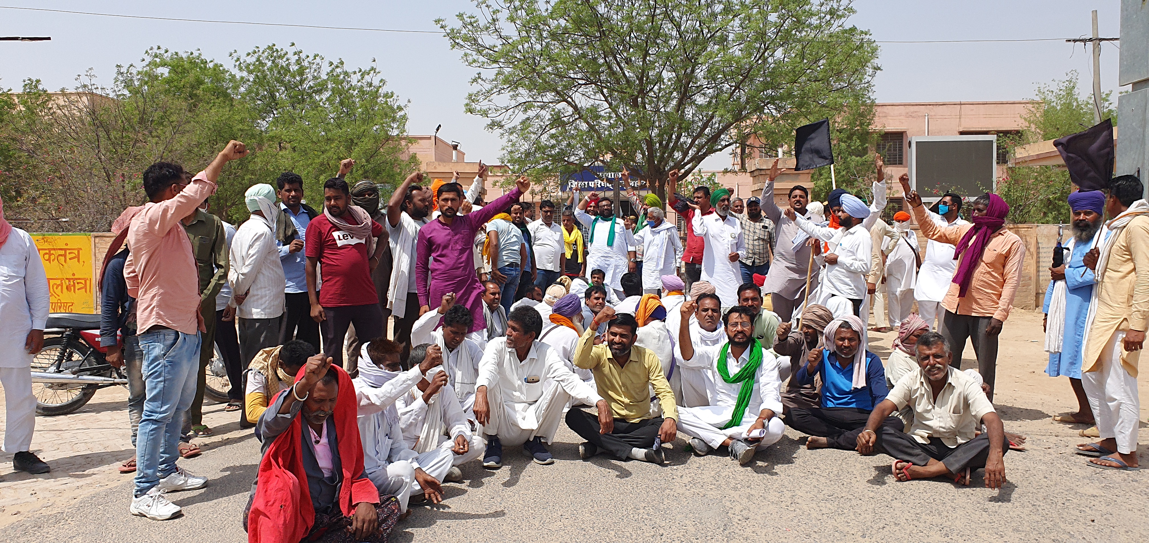 भाजपा विधायकों व सांसदों का विरोध, protest against BJP legislators and MPs,  Road, water and electricity problems arose in rural areas