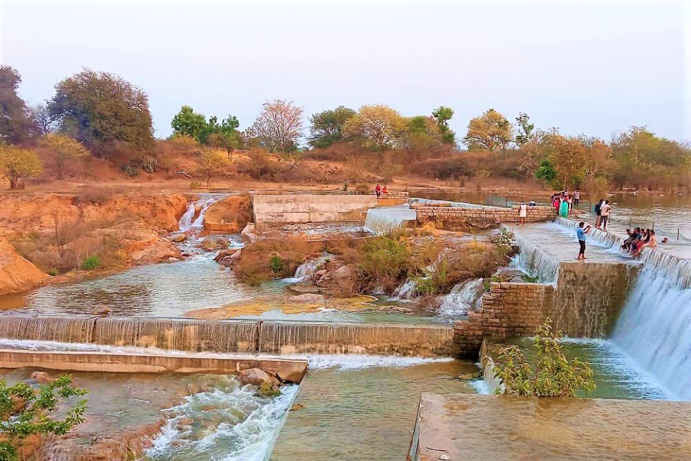 Mustabad Tank filled by water Kaleshwaram waters in mid summer, ముస్తాబాద్ పెద్ద చెరువు