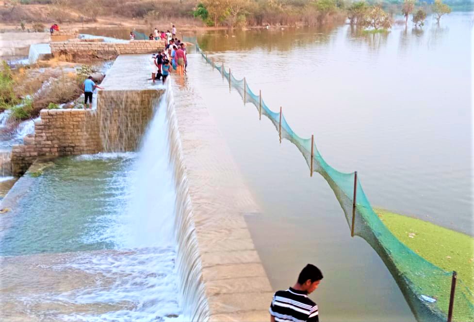 Mustabad Tank filled by water Kaleshwaram waters in mid summer, ముస్తాబాద్ పెద్ద చెరువు