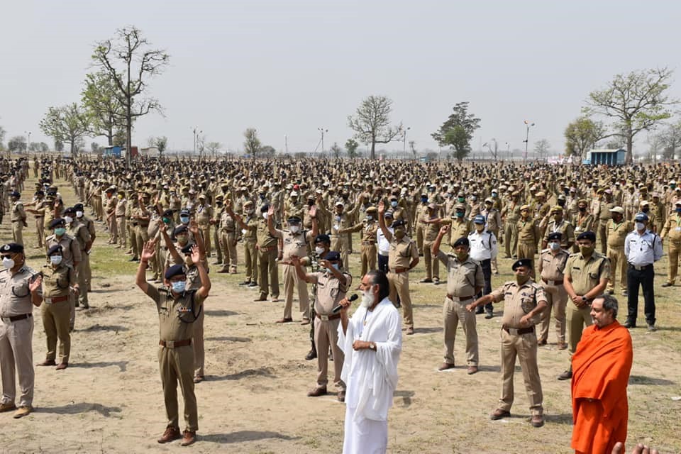 kumbh-police-set-india-world-record-by-creating-human-series-and-masks