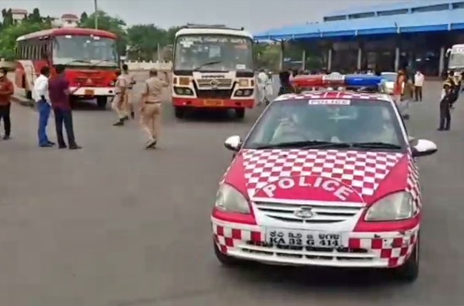 ಪೊಲೀಸ್ ಭದ್ರತೆಯಲ್ಲಿ ಬಸ್​ ಸಂಚಾರ ಪ್ರಾರಂಭ