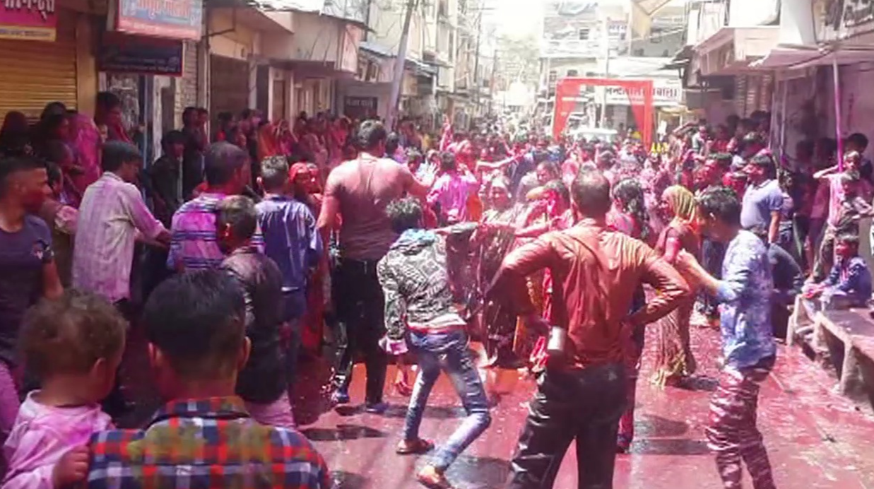 koda maar Holi postponed, कोड़ा मार होली हुई स्थगित