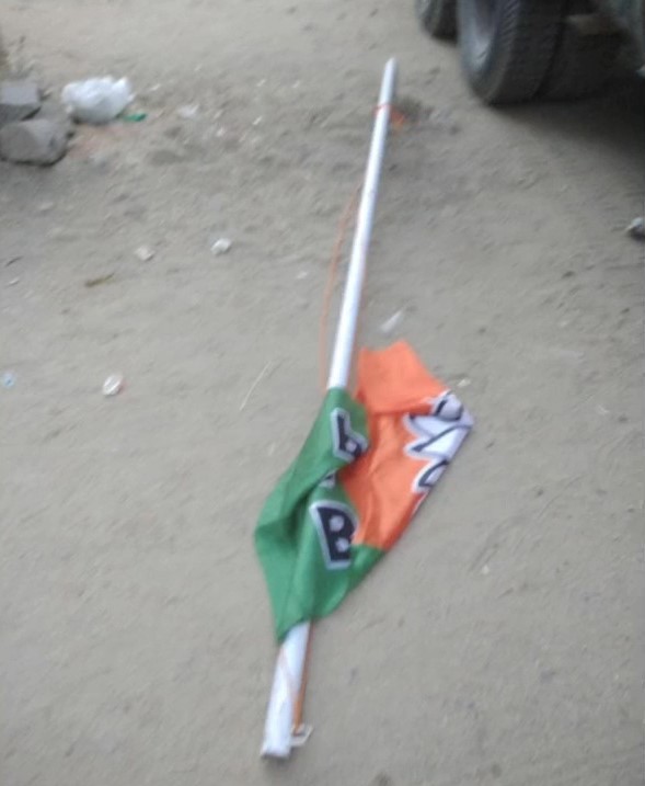 bjp flag collapsed by trs leader