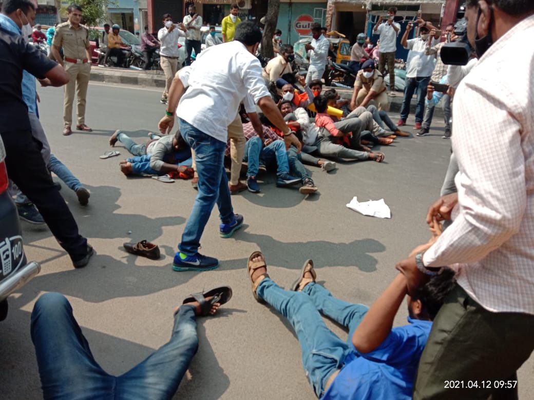 abvp activists Attempt to block Minister KTR convoy in Warangal